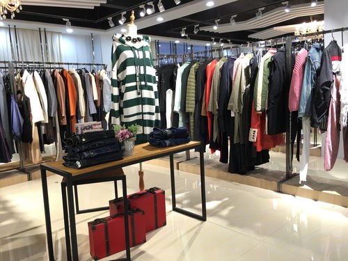 折扣女裝批發(fā)貨源全攻略 渠道盤點(diǎn)與采購(gòu)技巧